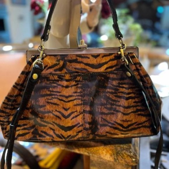 Patricia Nash Tiger Like New Leather Bag Purse (One missing stud on Bottom) - Picture 3 of 9